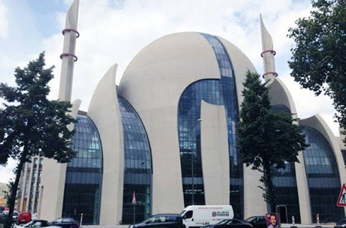 مسجد كولن بألمانيا بكاميرا ديزارتيك24